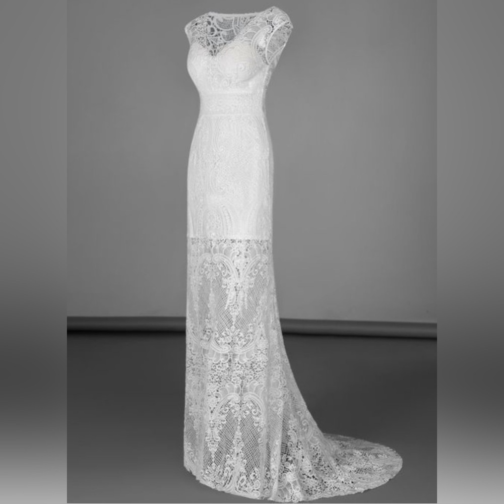 Stunning Sheilay White Lace Gown with Train Wedding Evening Party NWT Size M